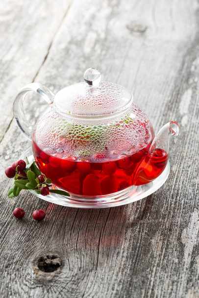 herbata jagoda w szklany czajniczek - Zdjęcie, obraz