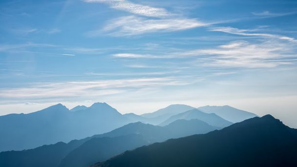 Sumea ilmapiiri Fagarasin vuoren harjanteilla
 - Valokuva, kuva