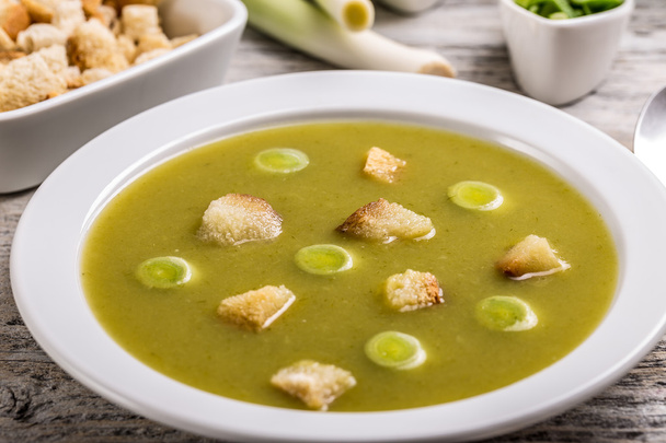 Свіжий зелений цибулевий суп
 - Фото, зображення