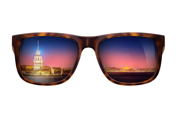 Óculos de sol com belo panorama de Istambul
 - Foto, Imagem