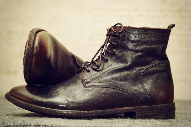 Zapatos de hombre hechos de cuero genuino. Estilo vintage
 - Foto, Imagen