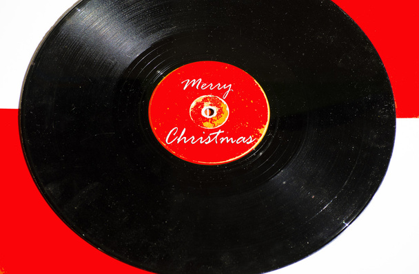 groeten van Merry Christmas op een gekleurde achtergrond en oude vin - Foto, afbeelding