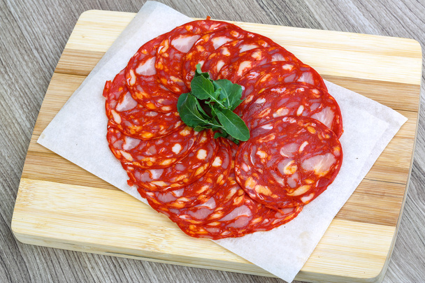 Tradycyjne hiszpańskie salami - Chorizo - Zdjęcie, obraz