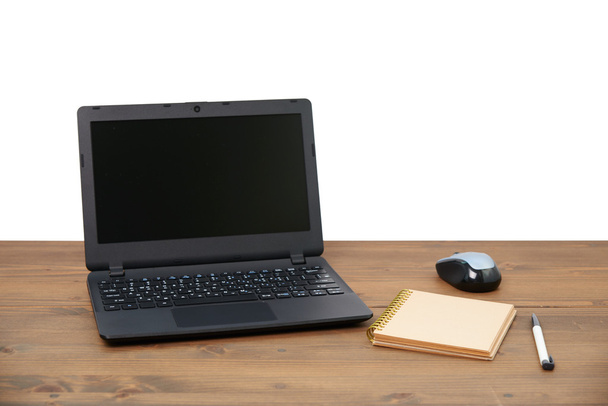 υπολογιστή και τιμολόγιο σημείωση lap-top με στυλό - Φωτογραφία, εικόνα
