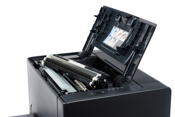 zwarte tonercartridge met op een laserprinter - Foto, afbeelding