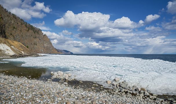 Spring on lake Baikal - Foto, Imagem