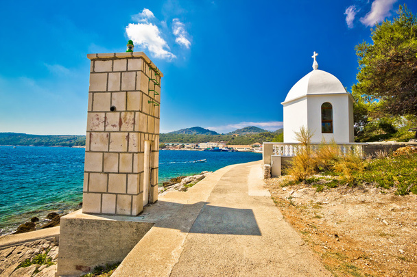Dugi otok eiland lantern en kapel - Foto, afbeelding
