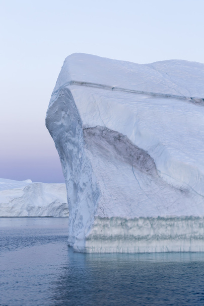 さまざまな形の巨大な氷山 - 写真・画像