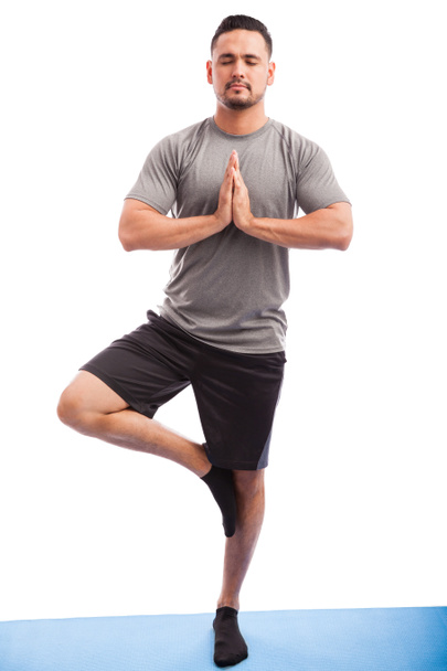Mann macht Yoga - Foto, Bild