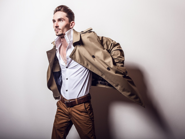 Elegant man in long stylish coat - Valokuva, kuva