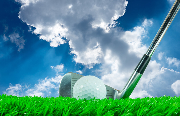 Bola de golf y palo de hierro
 - Foto, Imagen