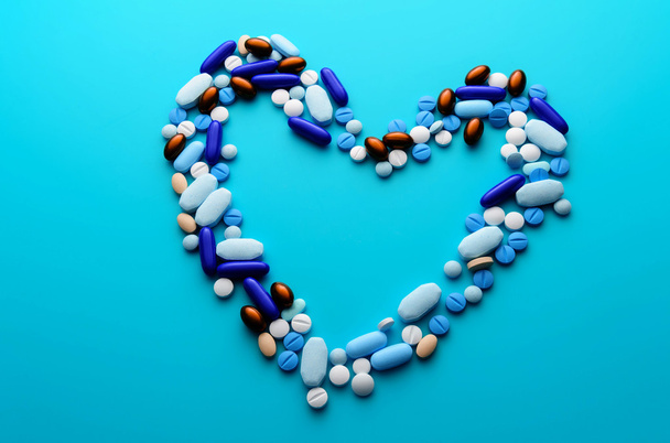 Pillole colorate farmaci e compresse
 - Foto, immagini