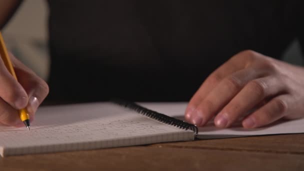 Escrita à mão em caderno - Filmagem, Vídeo