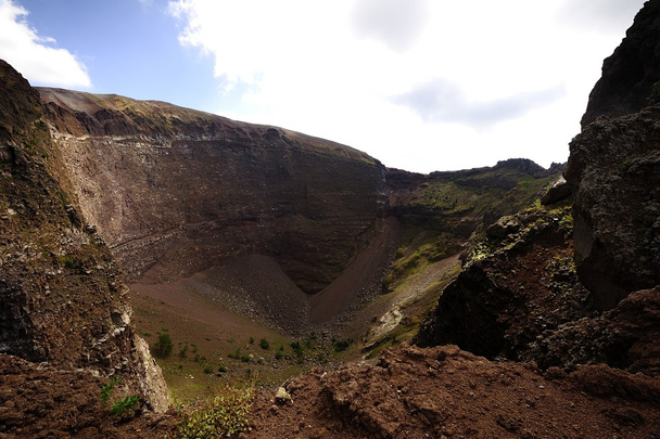 De krater van de Vesuvius - Foto, afbeelding