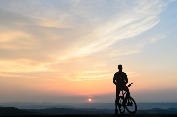 ciclista en la mañana
 - Foto, Imagen