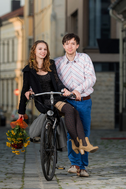 young man pushing his girlfriend on the bicycle - Fotoğraf, Görsel