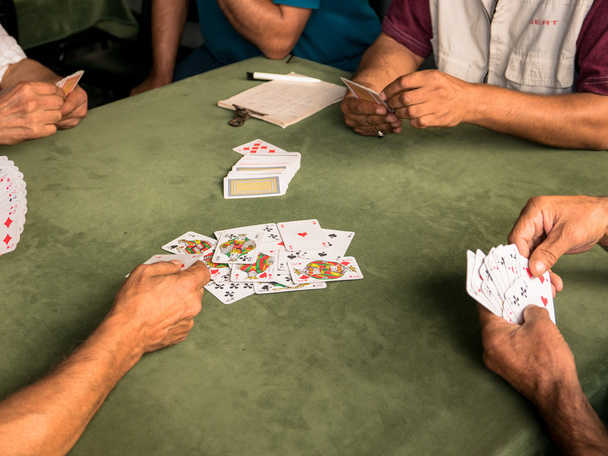 Gamblers playing game - Fotoğraf, Görsel