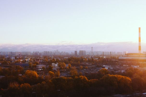 Київ промислових подання в осінній захід сонця, Україна - Фото, зображення