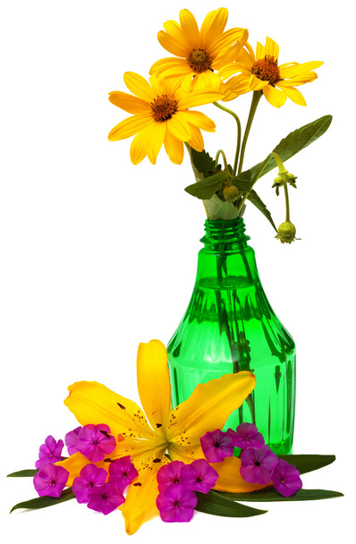 Λουλούδια σε μπουκάλι με νερό - Φωτογραφία, εικόνα