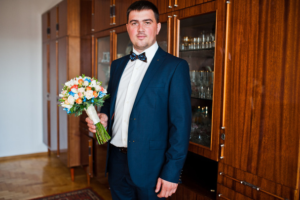 wedding bouquet at hand of groom - Valokuva, kuva