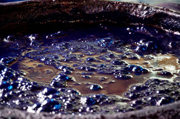 chemische und flüssige Farbstoffe mauhom Farbe im Topf - Foto, Bild