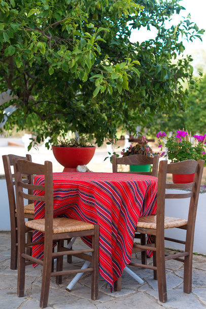 Mediterrâneo café terraço exterior com cadeiras
. - Foto, Imagem