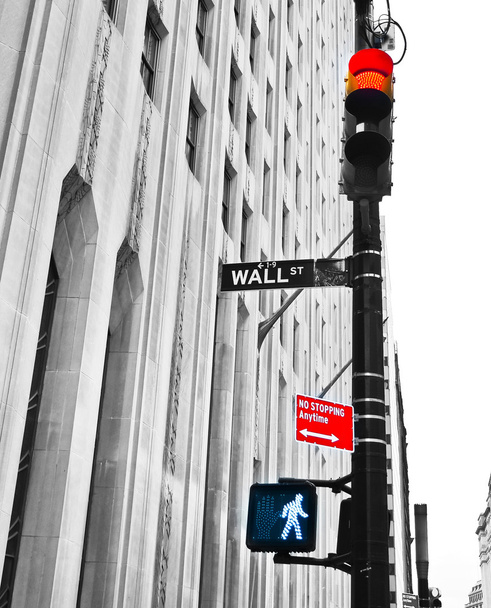 Wall Street road sign and traffic lights. - Zdjęcie, obraz