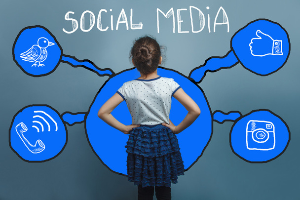 szociális média hálózati infographics beállítása vázlat tini lány elv - Fotó, kép