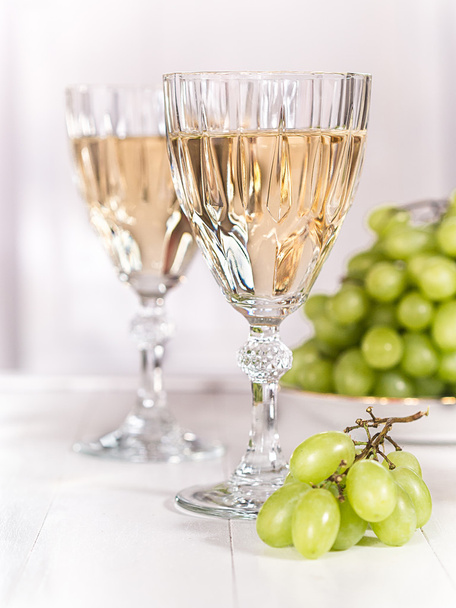 Бокал белого вина - Фото, изображение