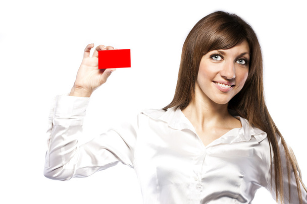 glücklich lächelnde Geschäftsfrau mit roter Karte, isoliert auf weißem Ba - Foto, Bild