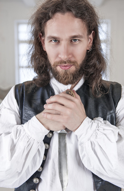 Handsome man in medieval clothes with dagger - Фото, изображение
