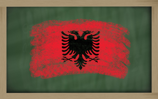 Kansallislippu albania liitutaululle maalattu liidulla
 - Valokuva, kuva