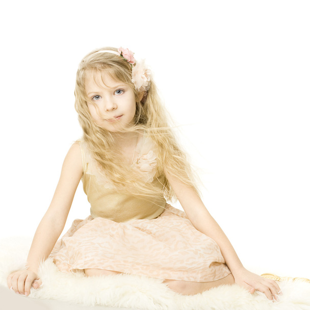 Bambino ragazza isolata su bianco
 - Foto, immagini