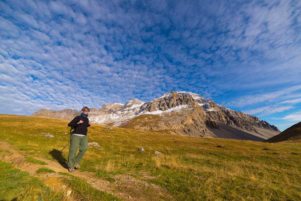 Aventuras en los Alpes en otoño
 - Foto, imagen