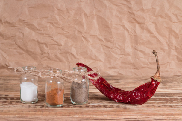 botella de especias con chile
 - Foto, Imagen