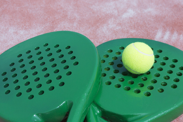 peddel rackets en bal - Foto, afbeelding