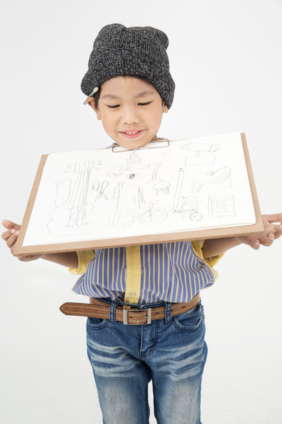 Felice asiatico ragazzo mostrando arte bordo
  - Foto, immagini