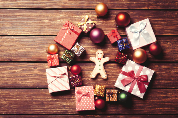 Gingerbread man and christmas gifts - Photo, Image