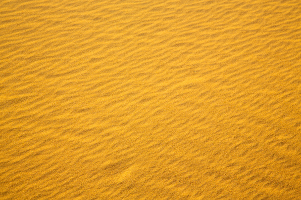 Африка коричневая песчаная дюна в пустыне Сахара Марокко
   - Фото, изображение