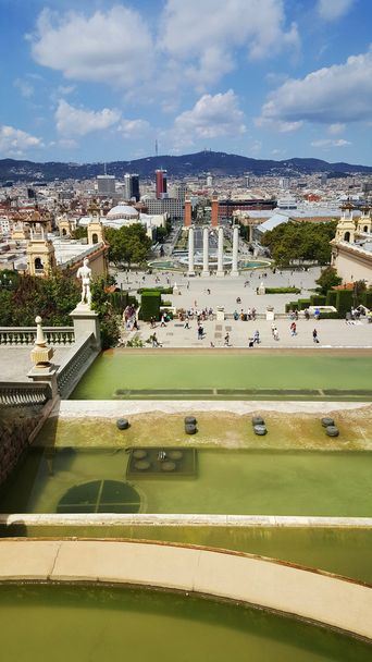 バルセロナの魔法の泉。携帯電話で撮影した写真 - 写真・画像