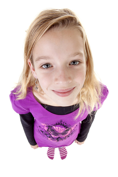tizenéves lány stúdióban felülről; nagy fej kicsi lábak - Fotó, kép