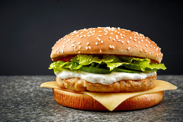 Friss csirke burger - Fotó, kép
