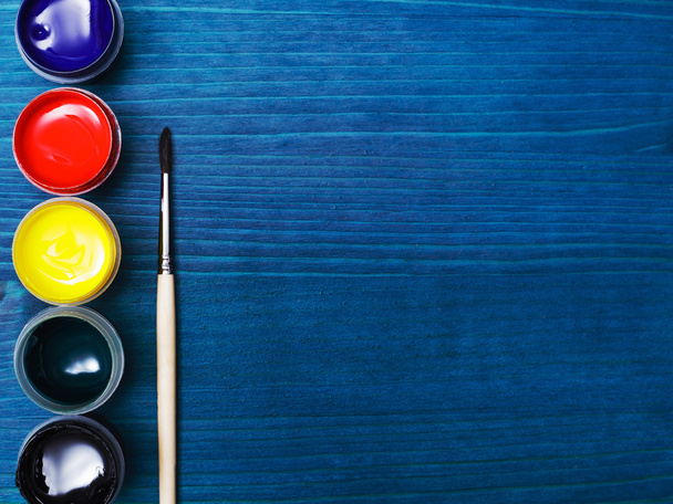 Краски и кисти для развития творческих талантов
 - Фото, изображение