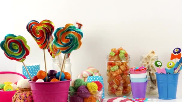 Cukierki słodkie przekąski Sugarly na patyku deser galaretka - Materiał filmowy, wideo