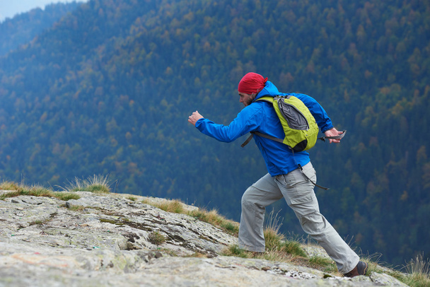 advanture man with backpack hiking - Foto, Bild