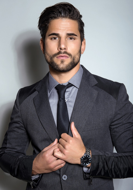handsome young man in suit on grey background - Fotografie, Obrázek