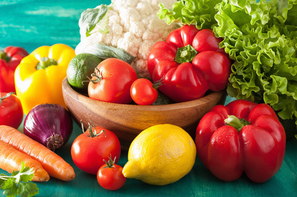 verduras tomate pimienta aguacate cebolla coliflor lechuga
 - Foto, Imagen