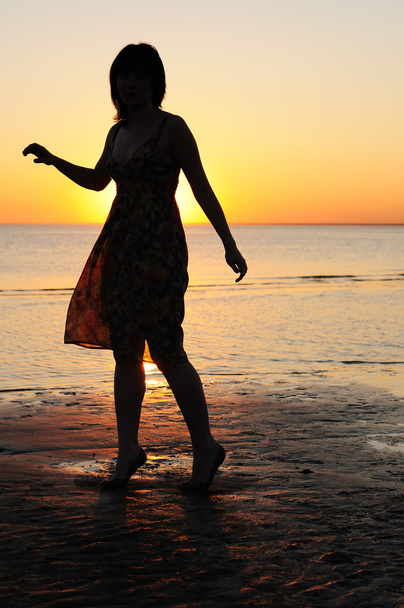 Woman as silhouette by the sea - Foto, Imagem