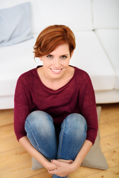 Smiling Woman Sitting on the Pillow on the Floor - Foto, imagen