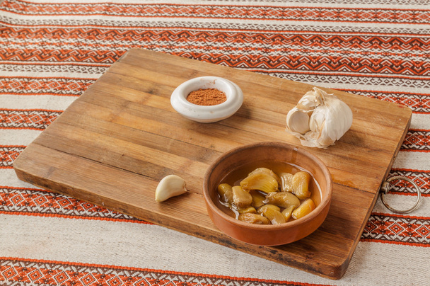 appetizer baked garlic in oil - Valokuva, kuva